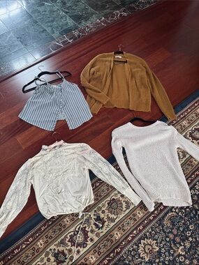 Lady’s top bundle xs /s
